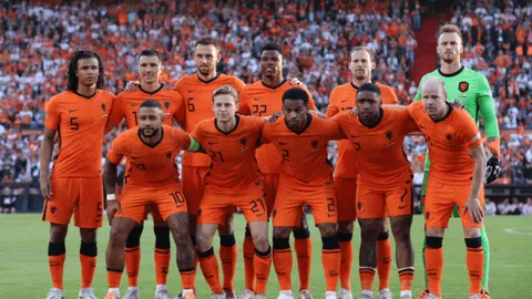 拉齐奥吉祥物驯鹰师因发布不当照片遭解聘